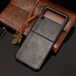 Kryty na mobil | Kryt Shockproof Sewing Cow Pattern čierny – Samsung Galaxy Z Flip 3 | Kryty na mobil
