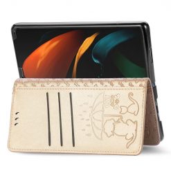 Peňaženkové puzdro Embossing Pattern Pes a Mačka zlaté – Samsung Galaxy Z Fold 3 | Kryty na mobil Kryty na mobil | Peňaženkové puzdro Embossing Pattern Pes a Mačka zlaté – Samsung Galaxy Z Fold 3 | Kryty na mobil