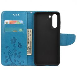 Kryty na mobil | Peňaženkové puzdro Embossing Pattern Motýľ a kvet modré – Samsung Galaxy S21 FE | Kryty na mobil