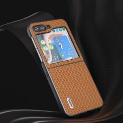 Kryty na mobil | Kryt Abeel Carbon Fiber svetlohnedý – Samsung Galaxy Z Flip 5 | Kryty na mobil