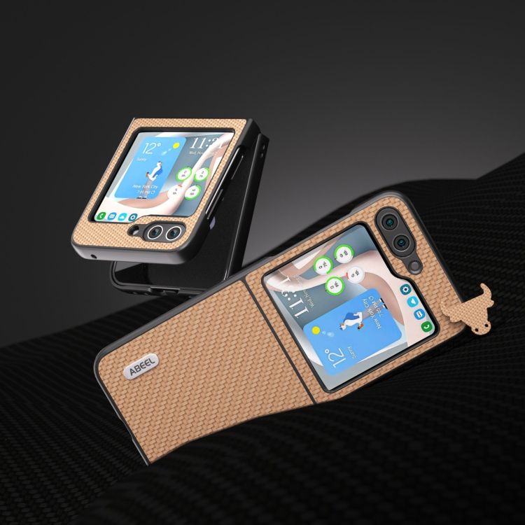 Kryt Abeel Carbon Fiber zlatý – Samsung Galaxy Z Flip 5 | Kryty na mobil Kryty na mobil | Kryt Abeel Carbon Fiber zlatý – Samsung Galaxy Z Flip 5 | Kryty na mobil