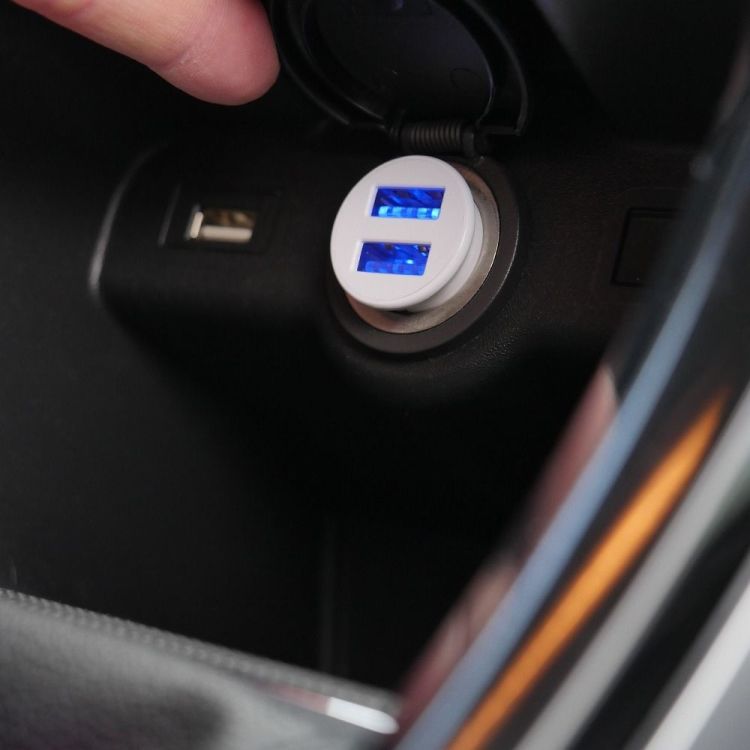 Nabíjačka do auta Forcell Mini car charger 2xUSB 3.1A CC-SJ02 biela | Kryty na mobil Kryty na mobil | Nabíjačka do auta Forcell Mini car charger 2xUSB 3.1A CC-SJ02 biela | Kryty na mobil