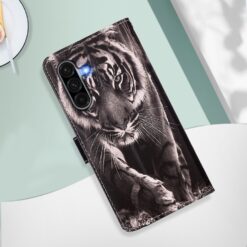 Kryty na mobil | Knižkové puzdro Trendy Cross case Tiger – Samsung Galaxy A56 | Kryty na mobil