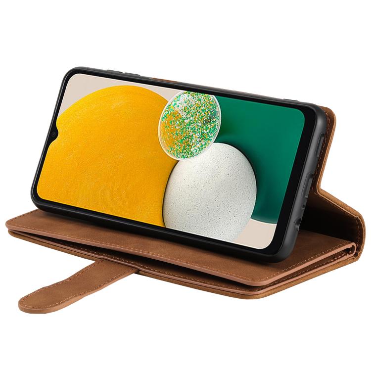 Multifunkčné peňaženkové puzdro Nine-Card Case hnedé – Samsung Galaxy A17 5G | Kryty na mobil Kryty na mobil | Multifunkčné peňaženkové puzdro Nine-Card Case hnedé – Samsung Galaxy A17 5G | Kryty na mobil