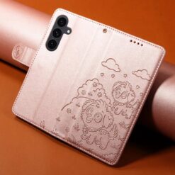 Peňaženkové puzdro Embossing Pattern Šteniatko ružové – Samsung Galaxy S25 FE | Kryty na mobil Kryty na mobil | Peňaženkové puzdro Embossing Pattern Šteniatko ružové – Samsung Galaxy S25 FE | Kryty na mobil